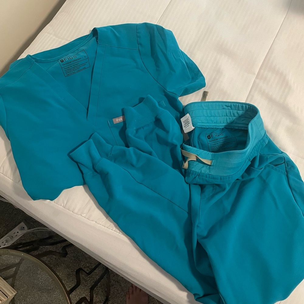 Size small teal figs set